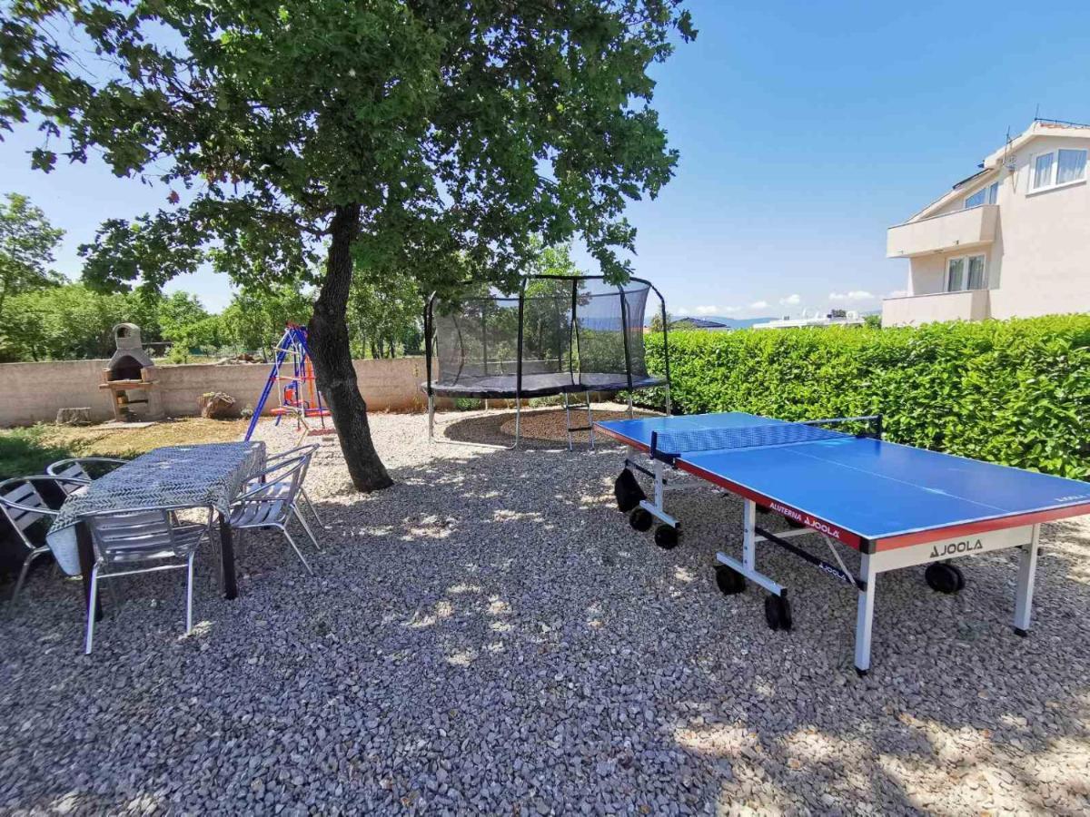 Apartments Lea With Pool Malinska Exterior photo