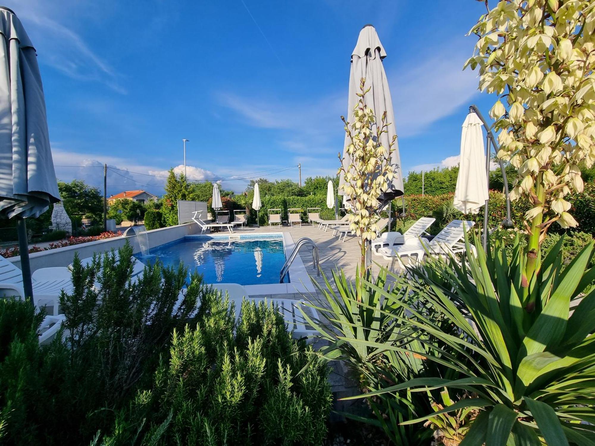 Apartments Lea With Pool Malinska Exterior photo