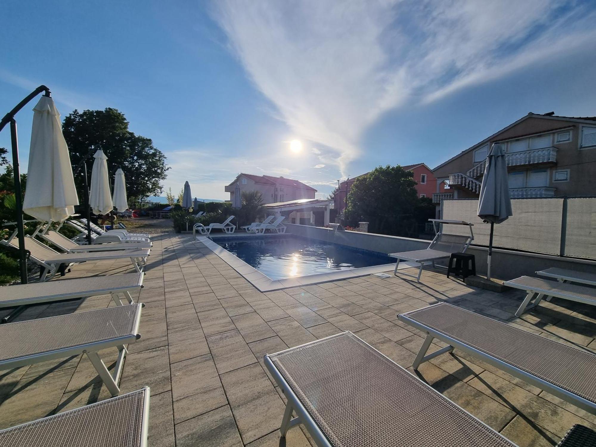 Apartments Lea With Pool Malinska Exterior photo