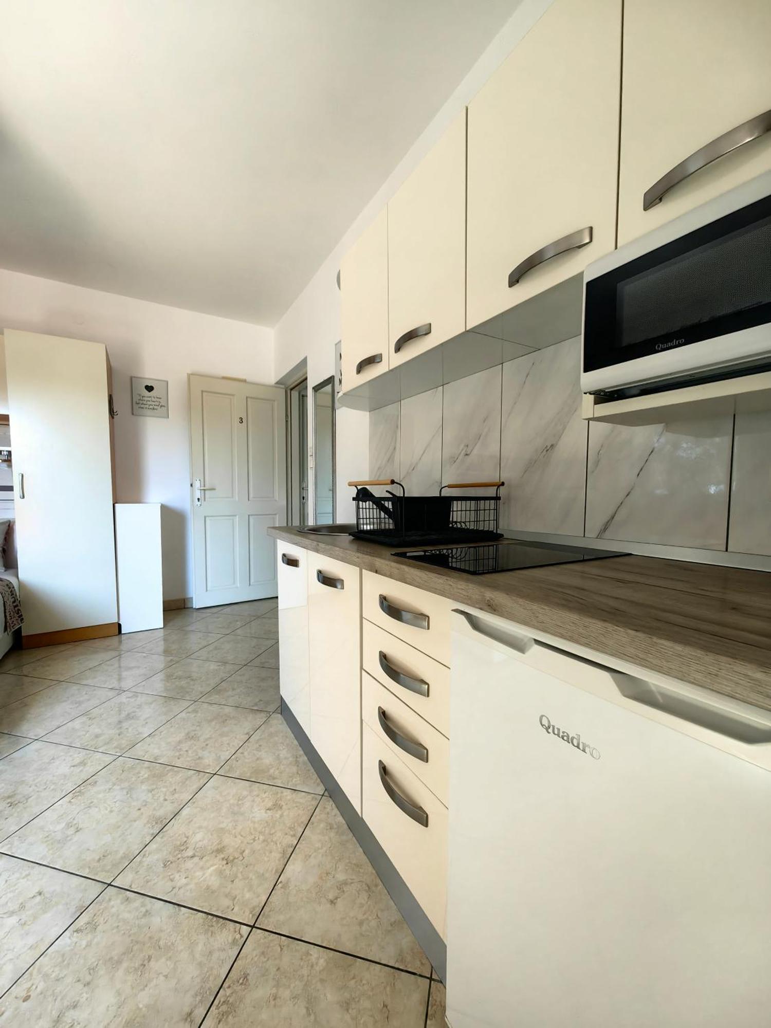 Apartments Lea With Pool Malinska Exterior photo
