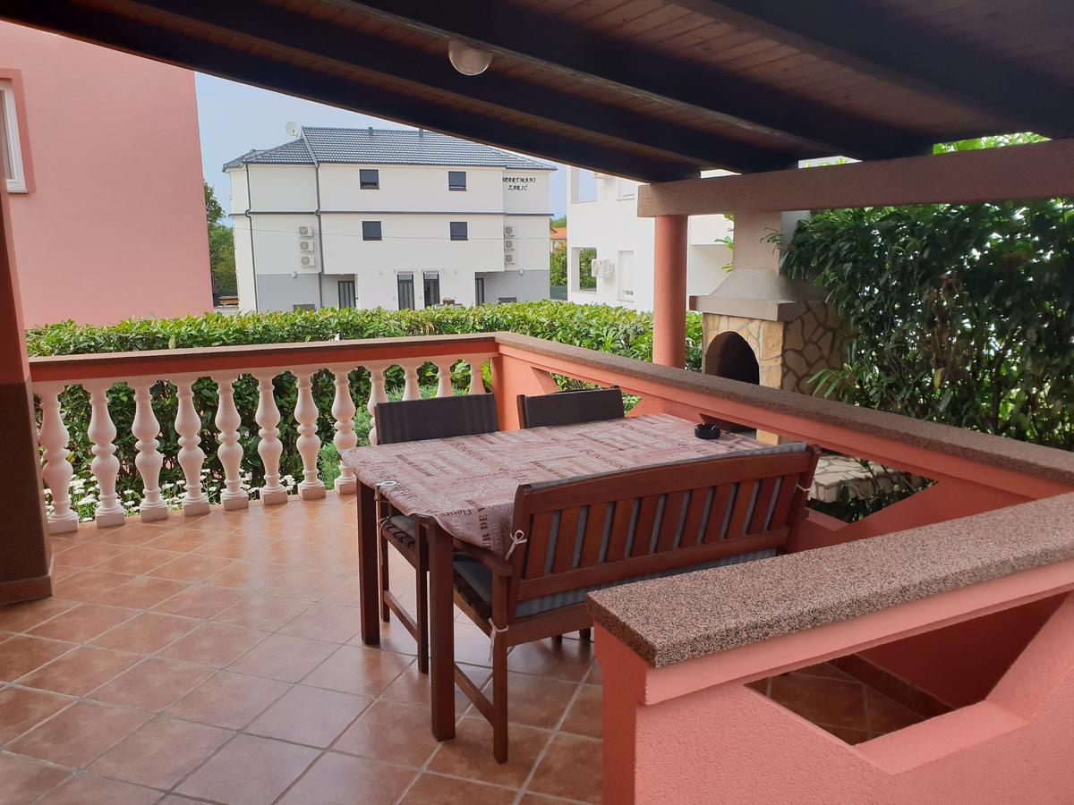 Apartments Lea With Pool Malinska Exterior photo