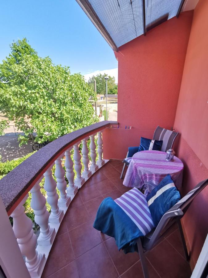 Apartments Lea With Pool Malinska Exterior photo
