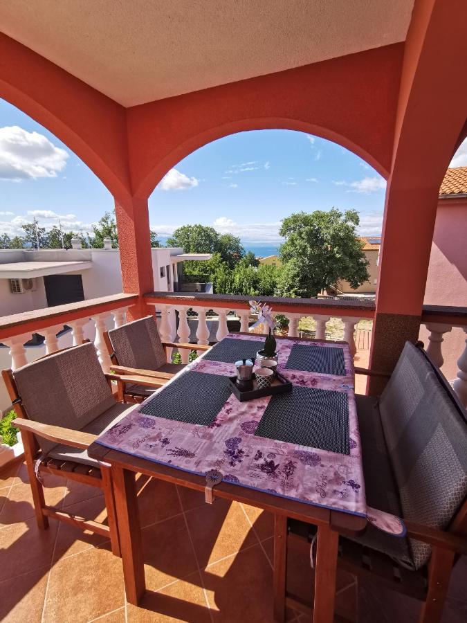 Apartments Lea With Pool Malinska Exterior photo