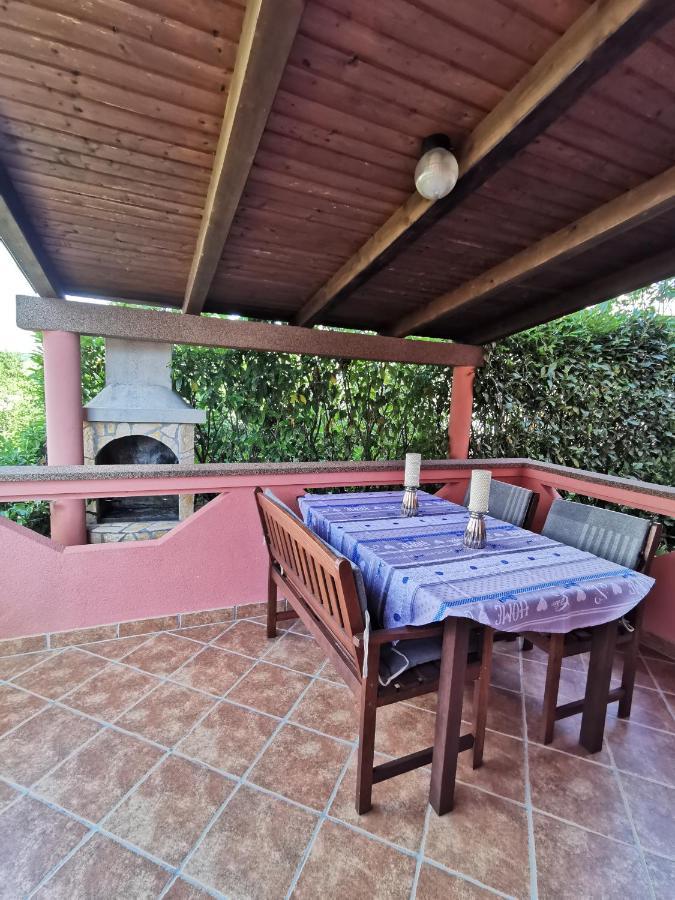 Apartments Lea With Pool Malinska Exterior photo